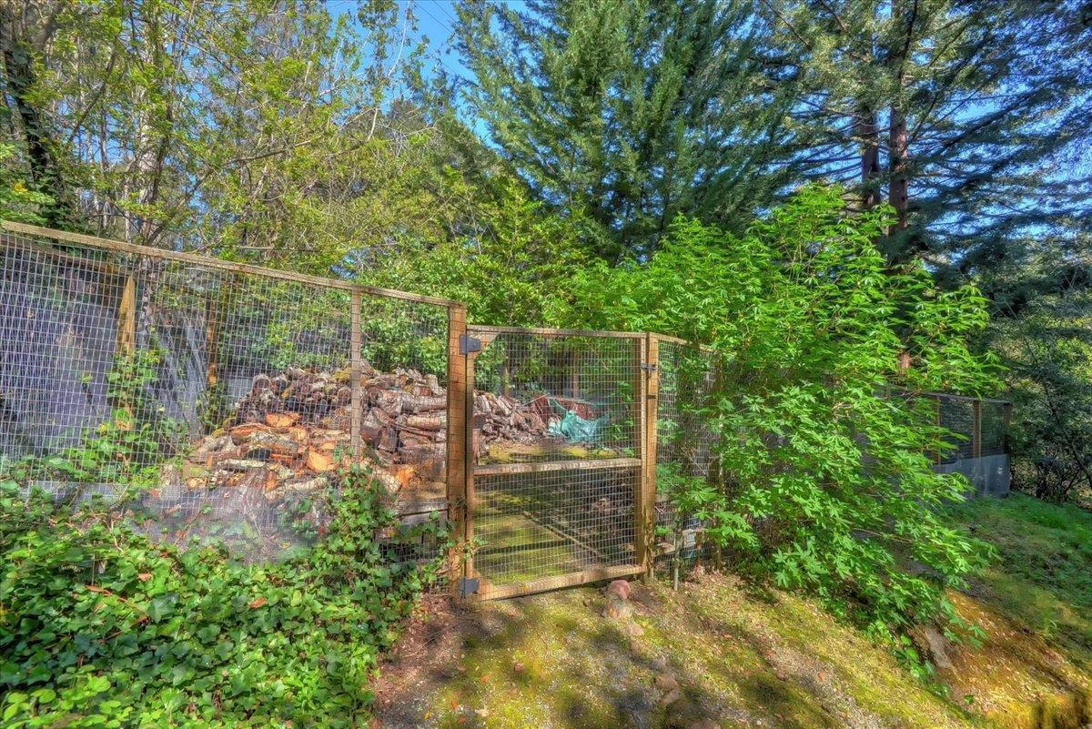 1077 Portola RD
