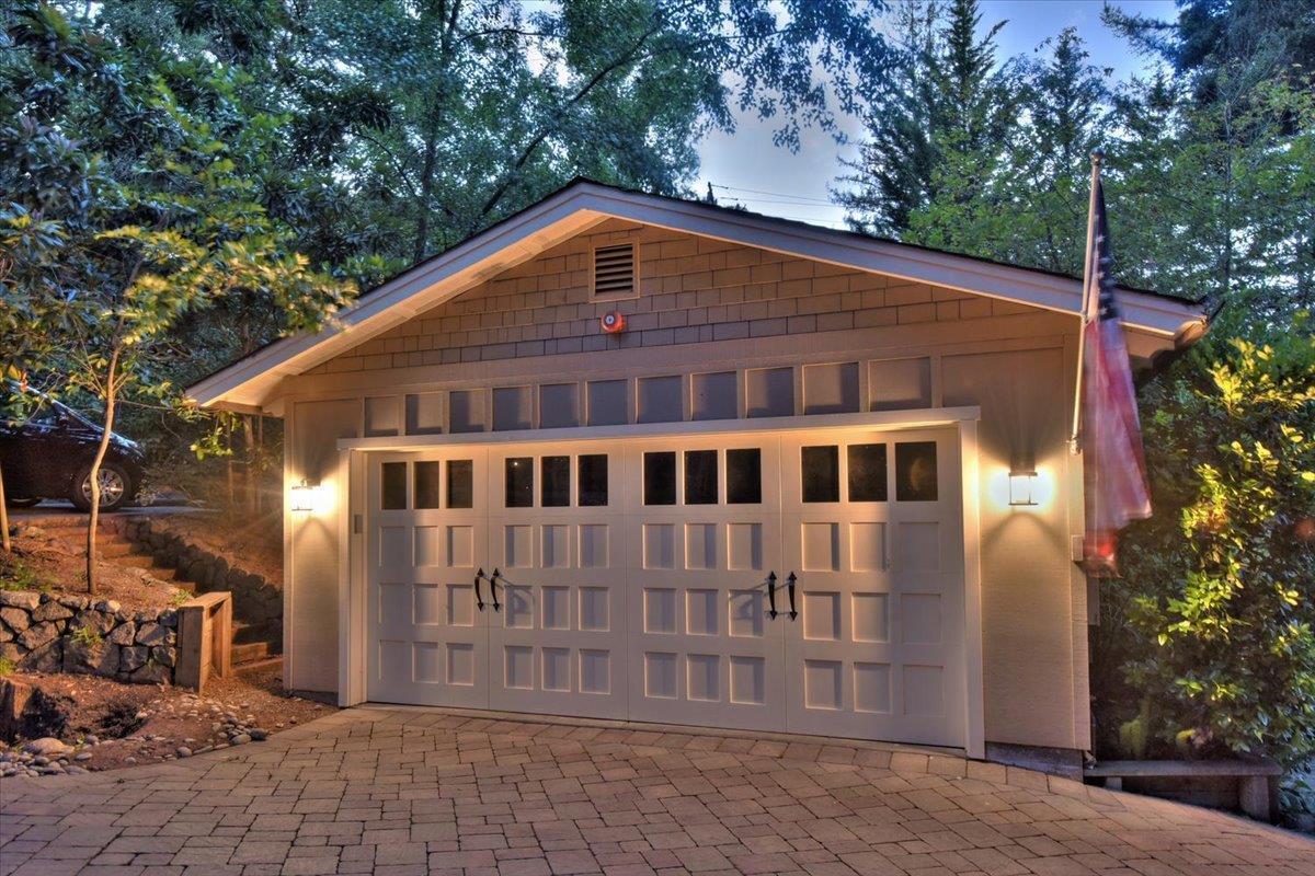 1077 Portola RD