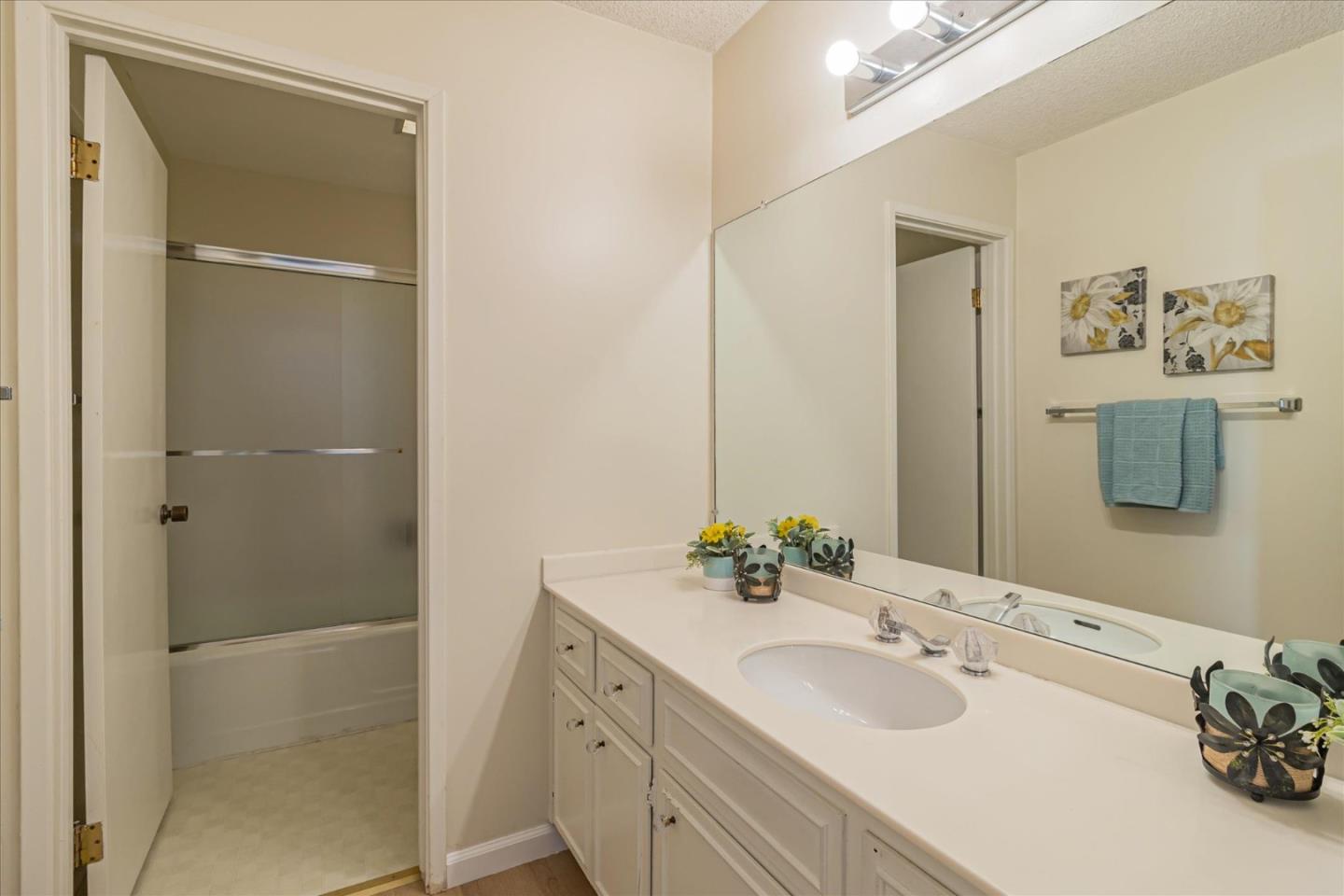 544 Sand Hill CIR