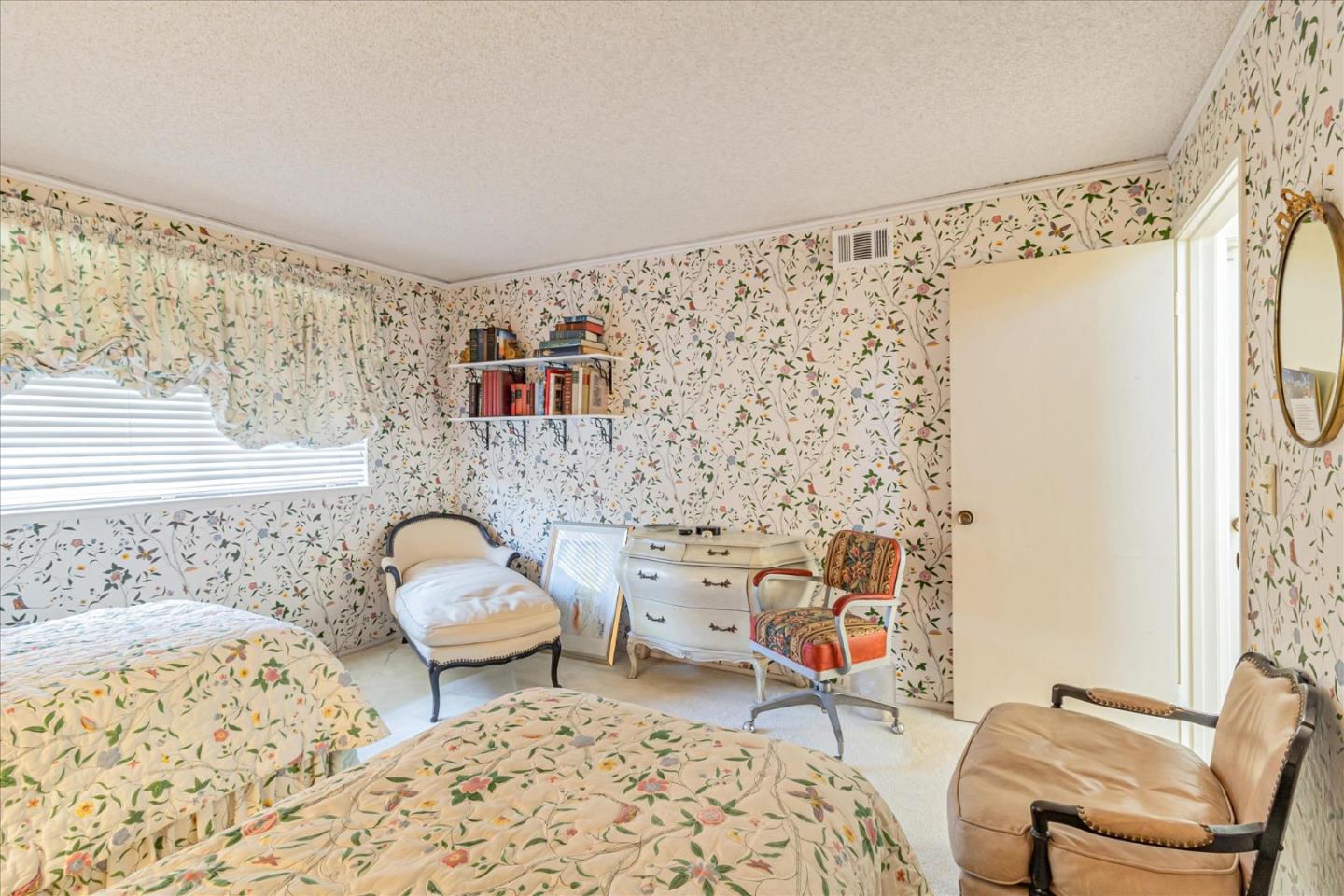 544 Sand Hill CIR