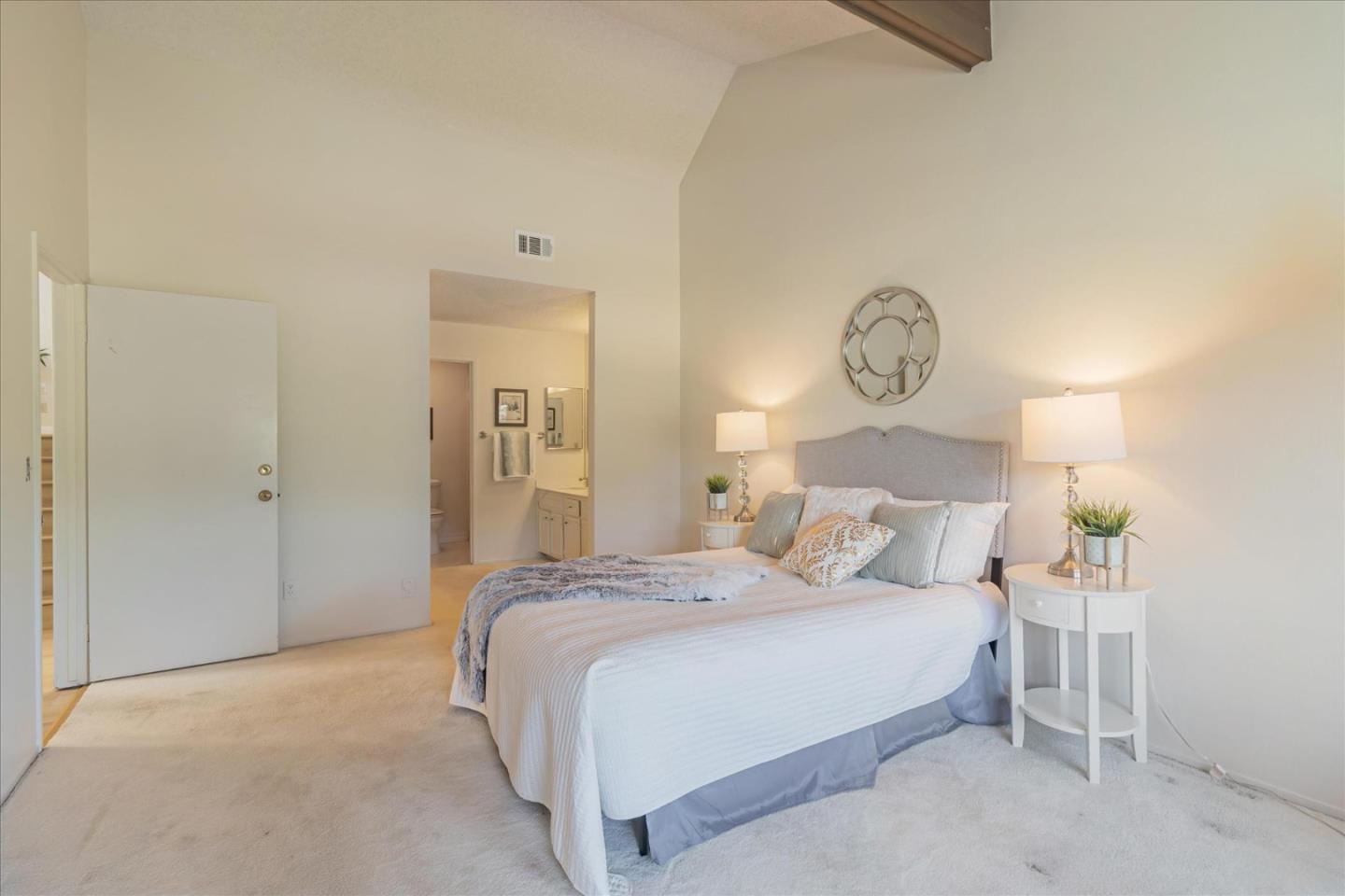 544 Sand Hill CIR