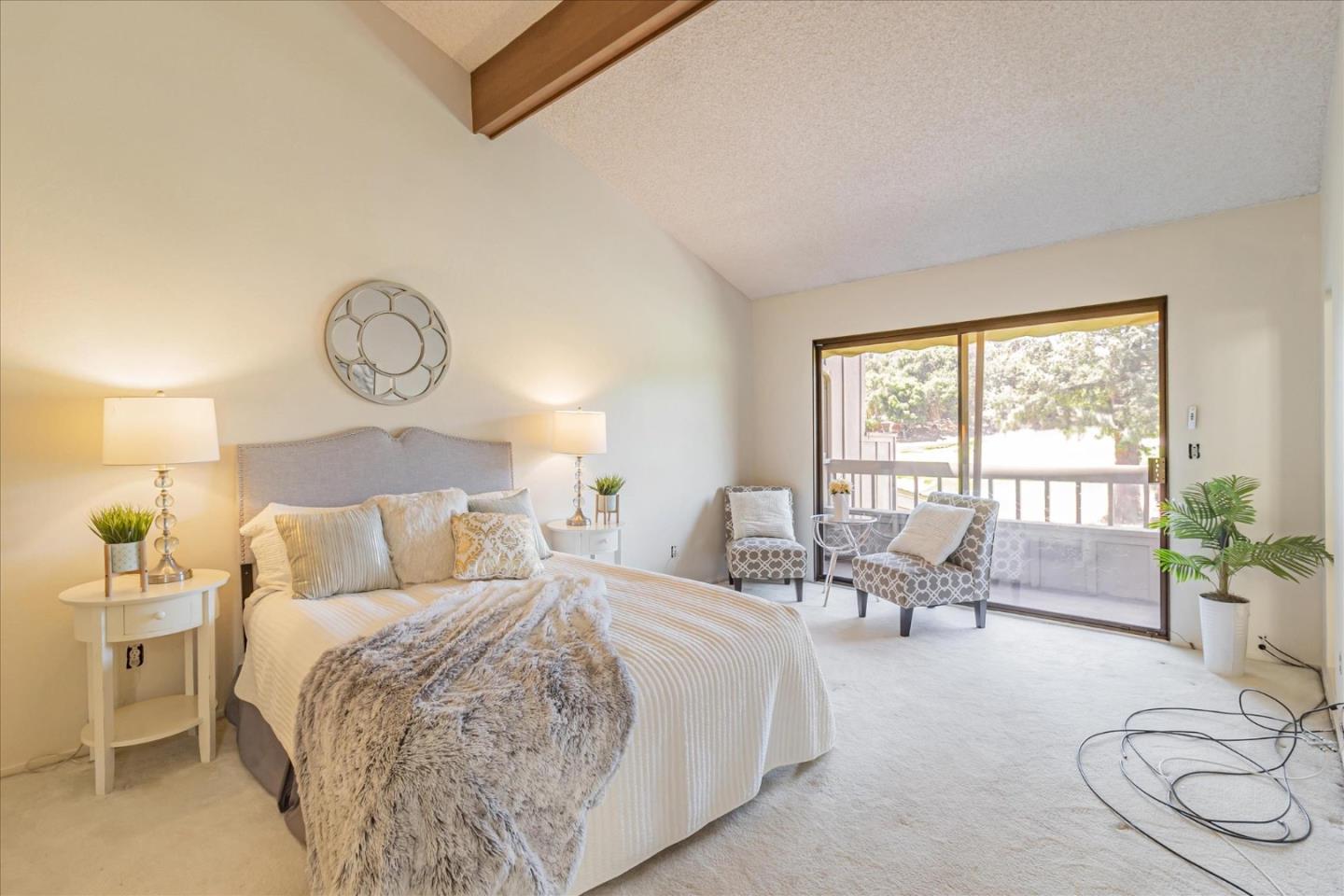544 Sand Hill CIR