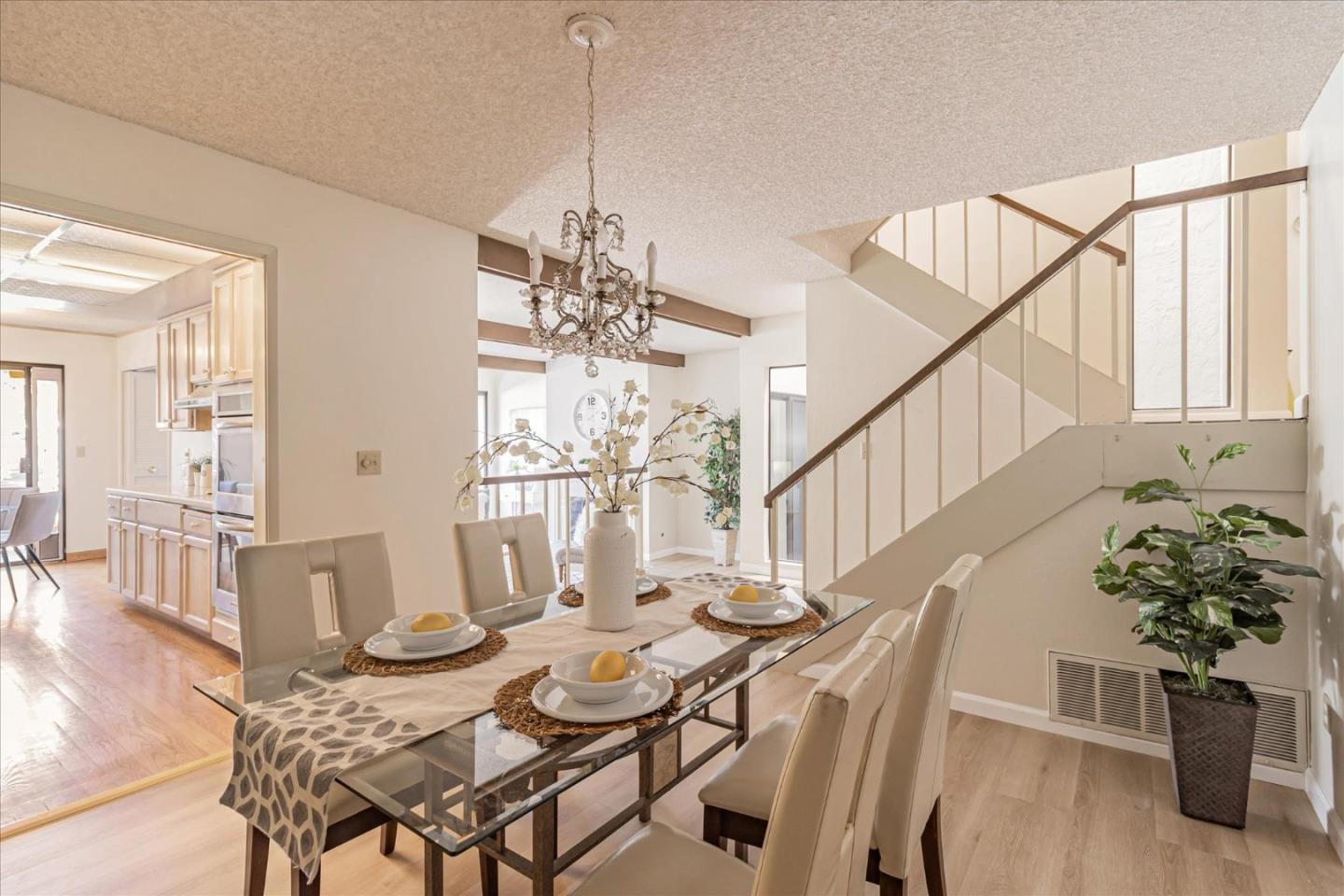 544 Sand Hill CIR