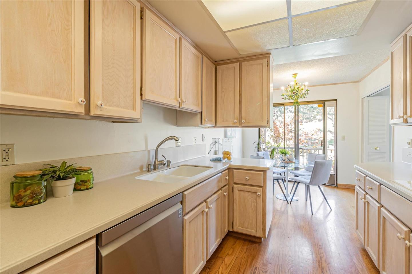 544 Sand Hill CIR
