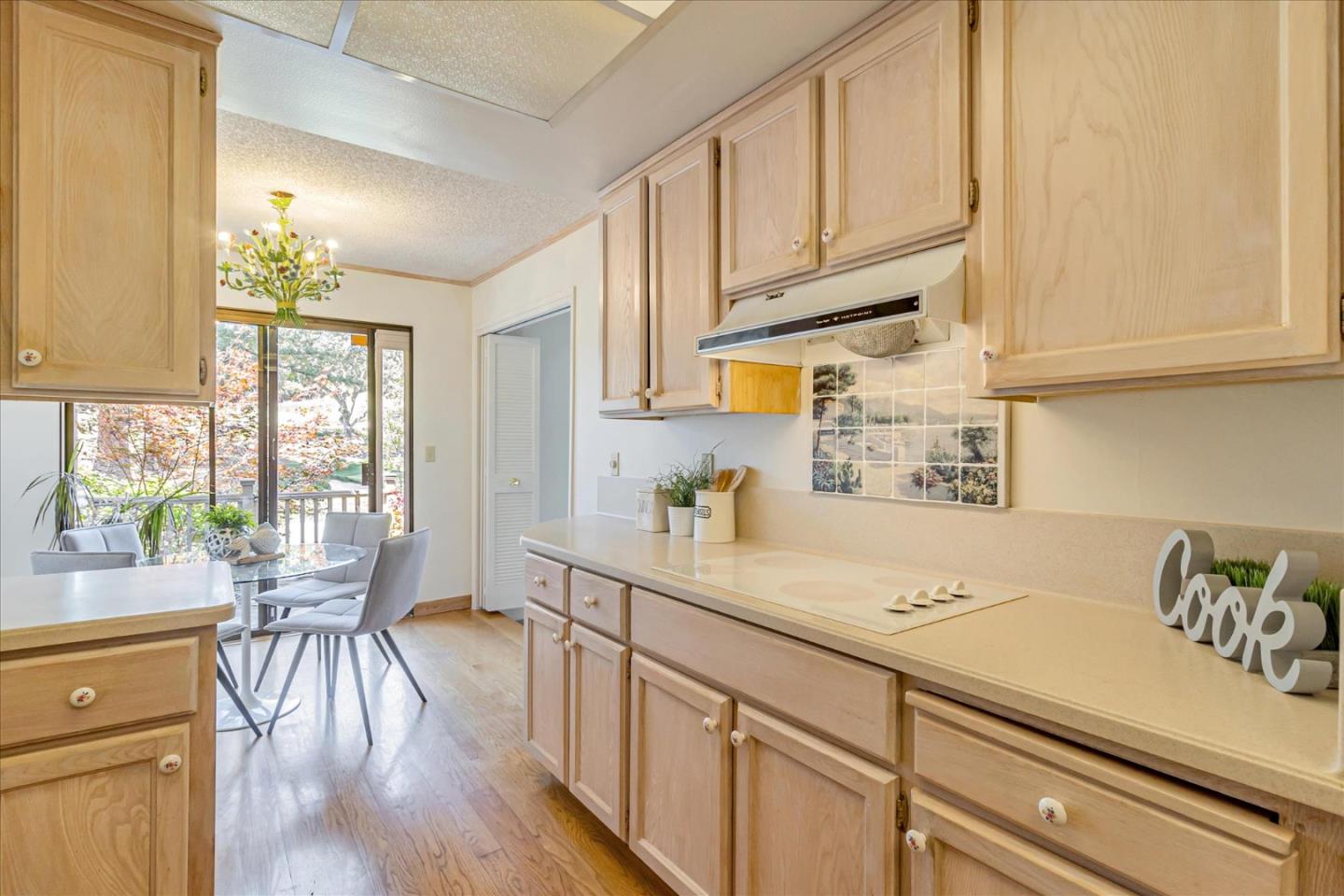 544 Sand Hill CIR