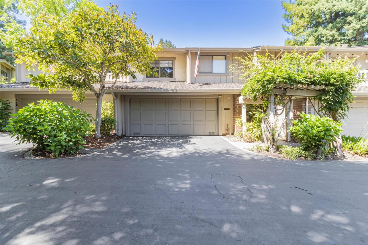 544 Sand Hill CIR