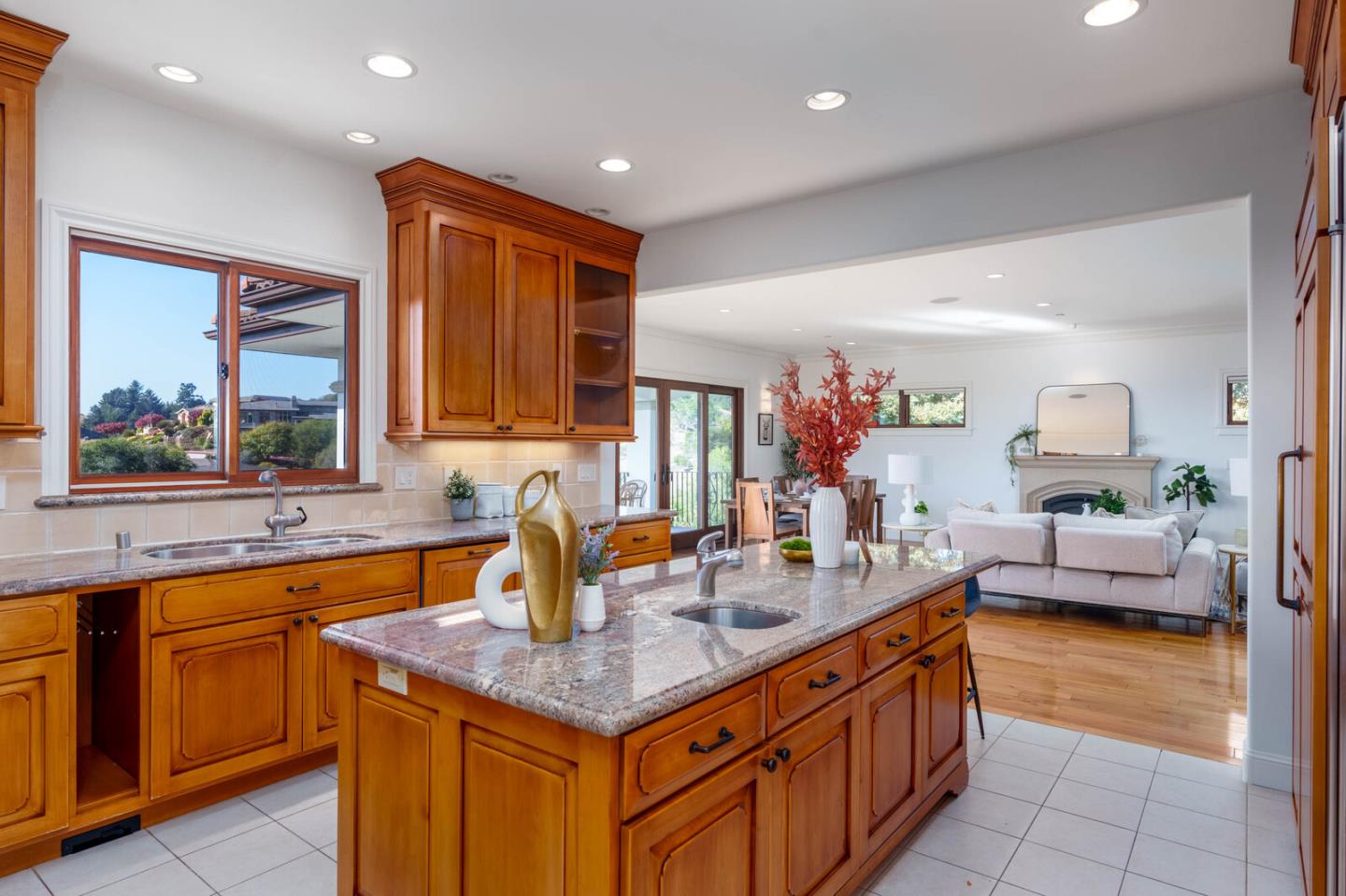 301 Ventana WAY