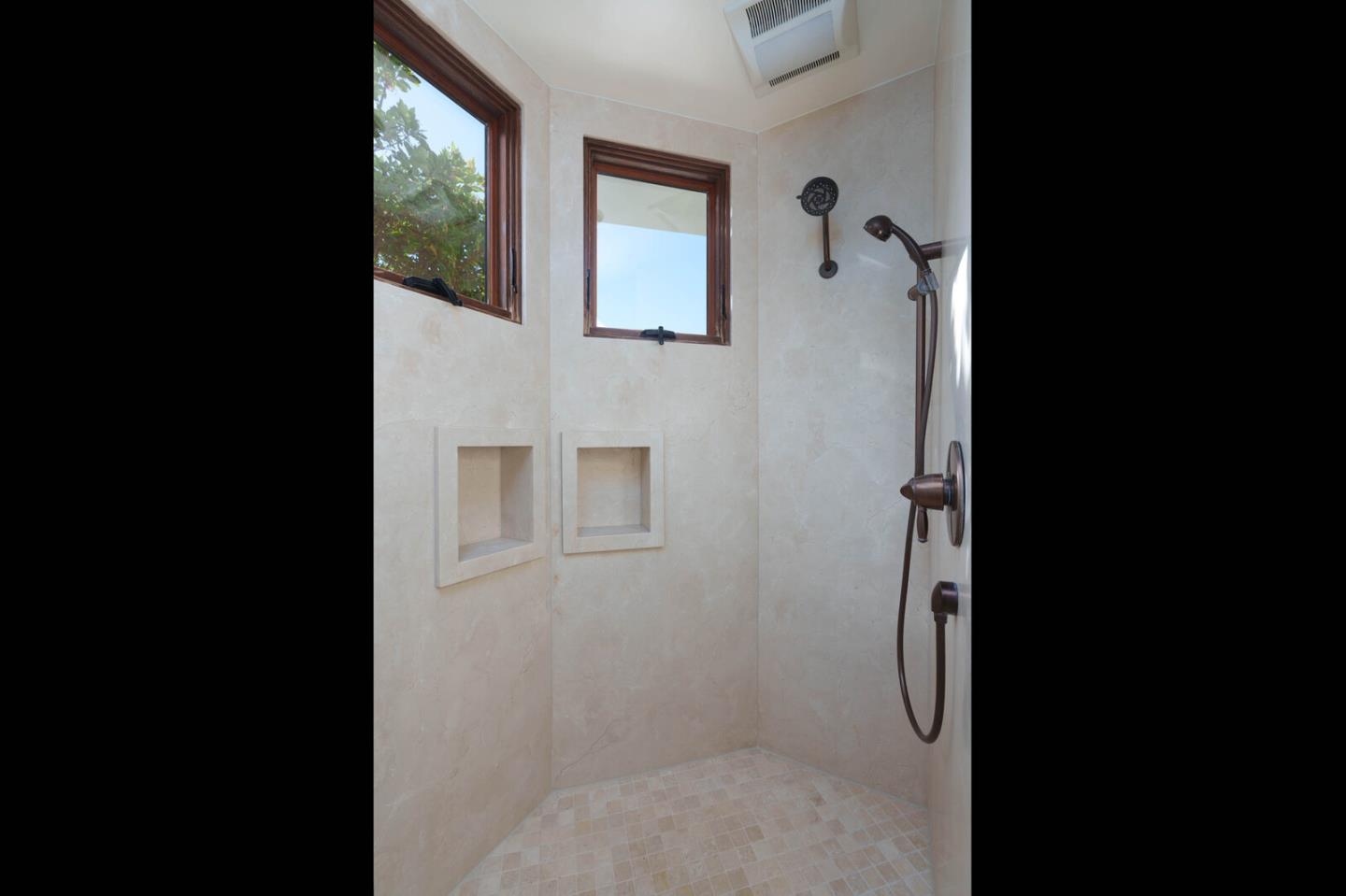301 Ventana WAY