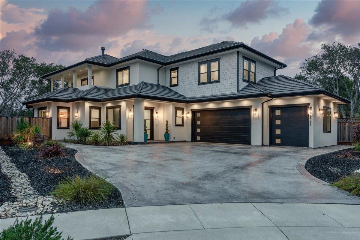 2555 Benson AVE