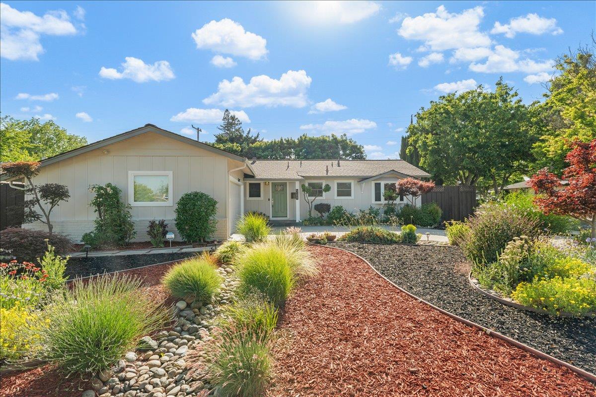5105 Esther DR