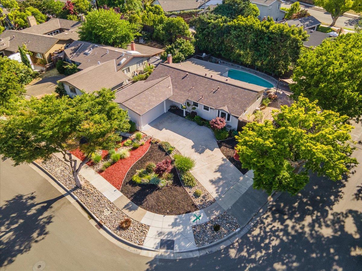 5105 Esther DR