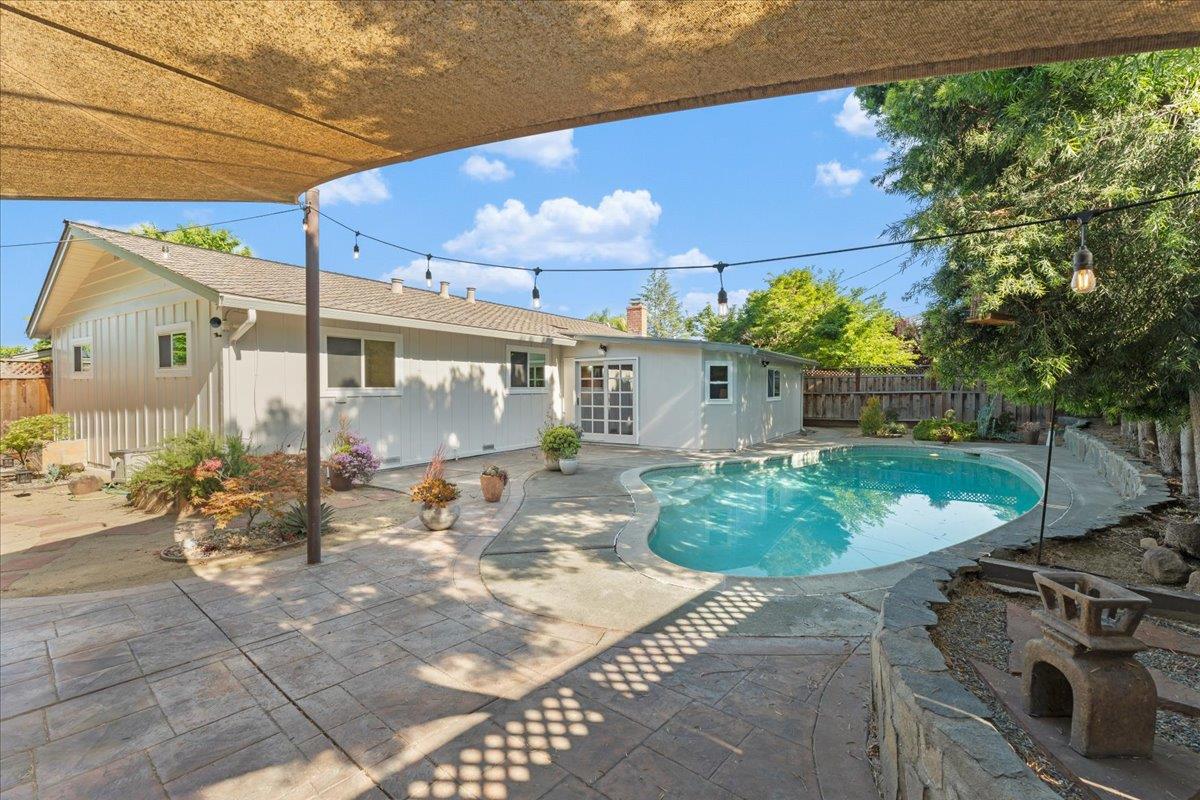 5105 Esther DR