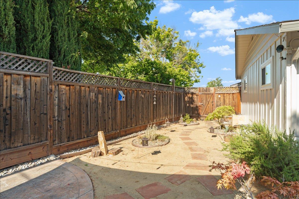 5105 Esther DR