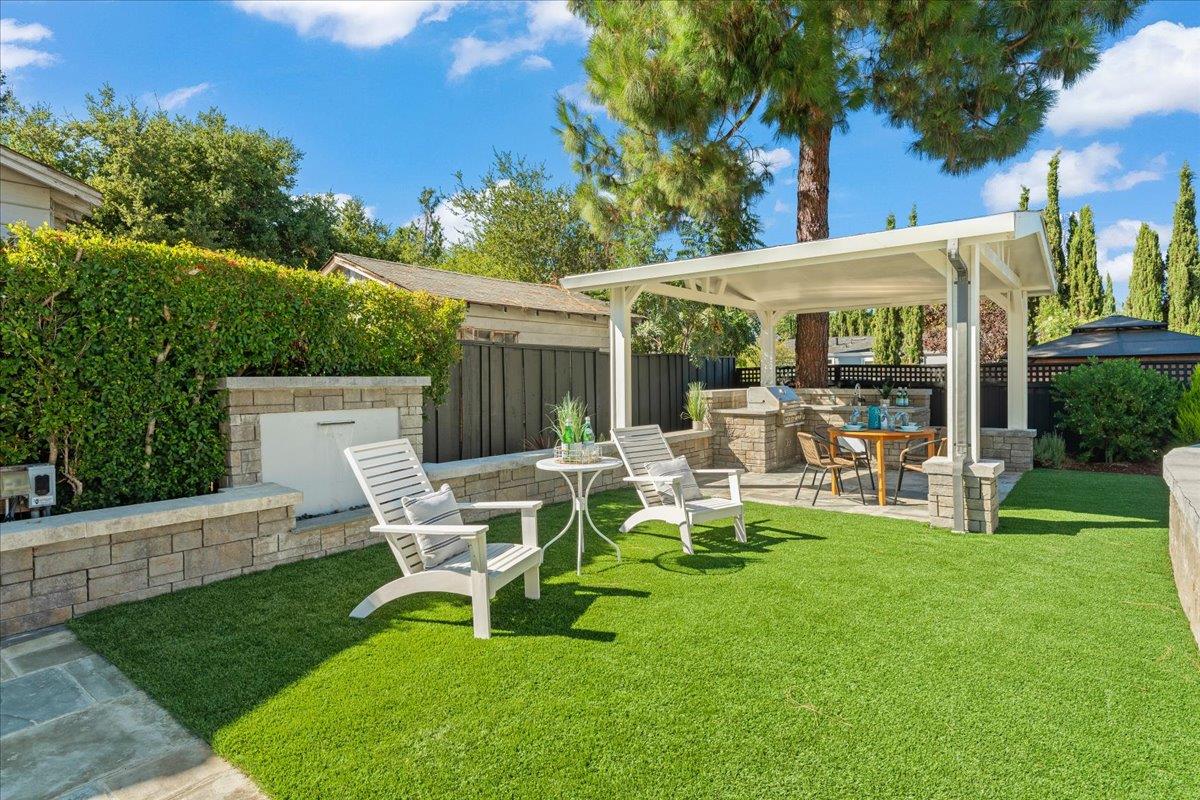 14375 La Rinconada Drive