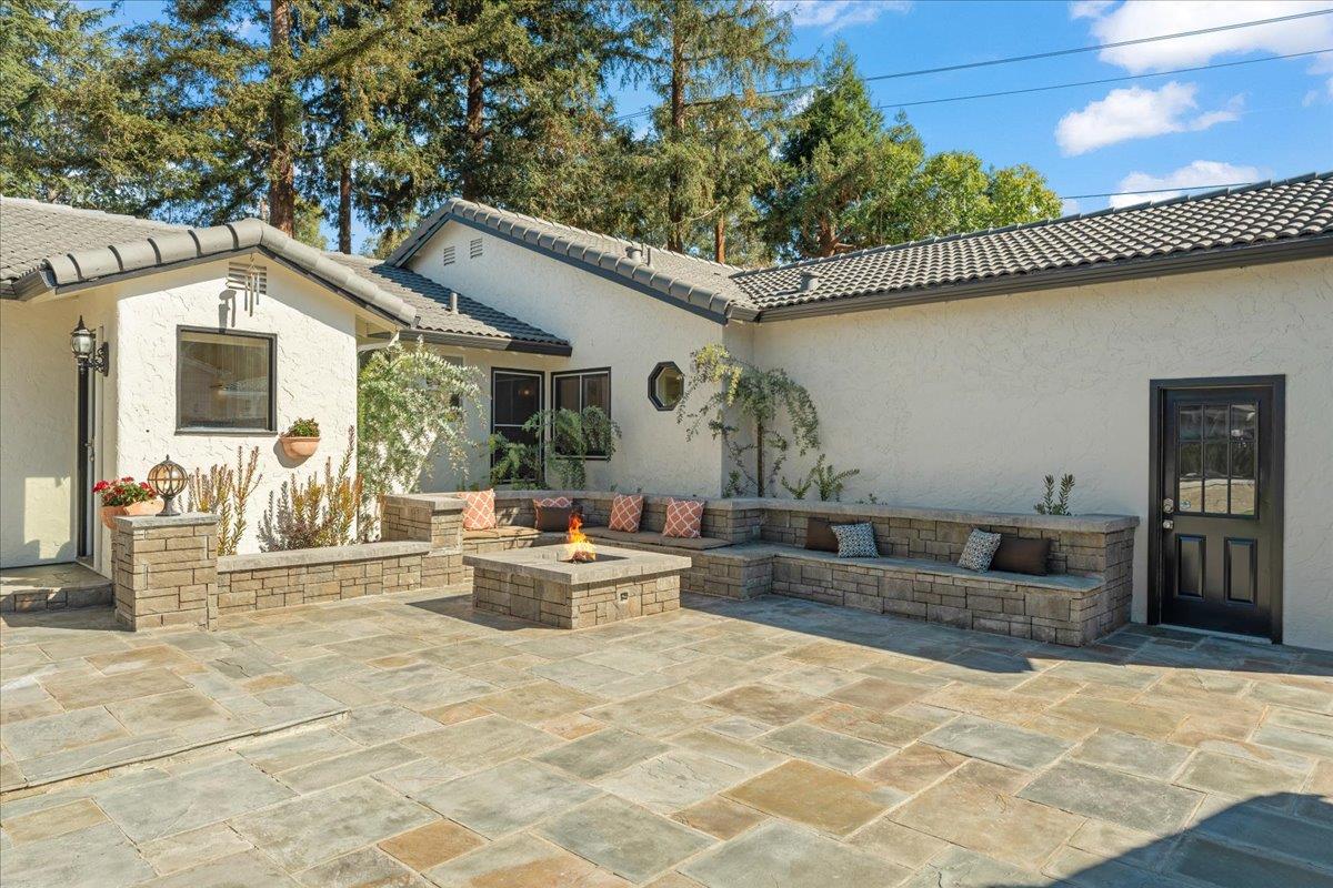 14375 La Rinconada Drive
