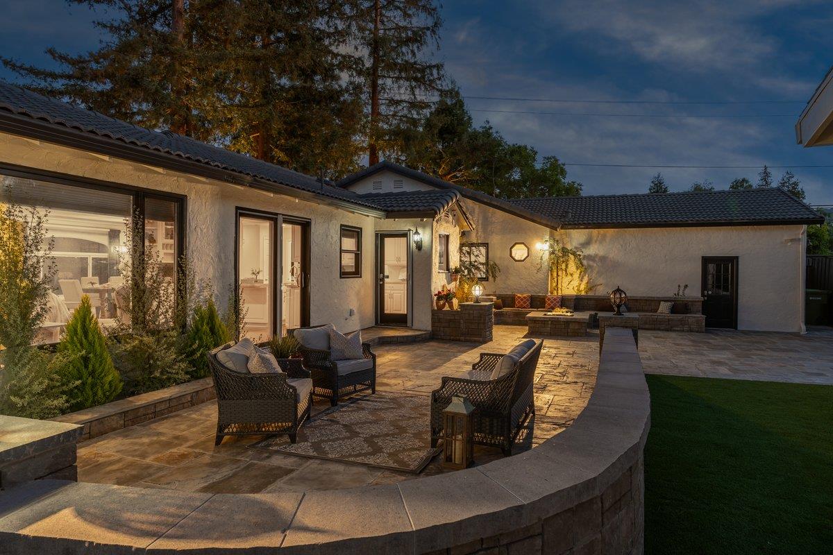 14375 La Rinconada Drive