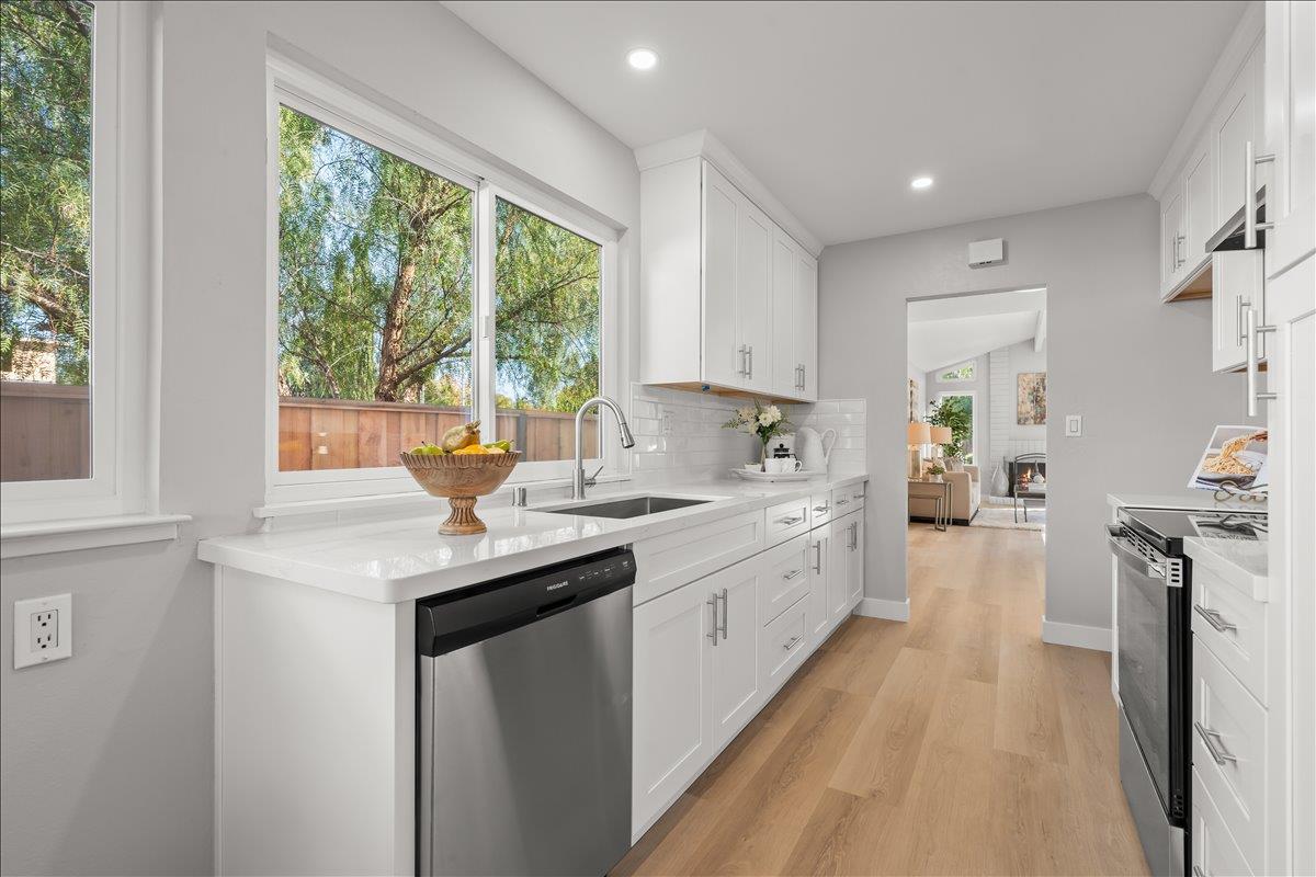 1683 Zinnia Lane