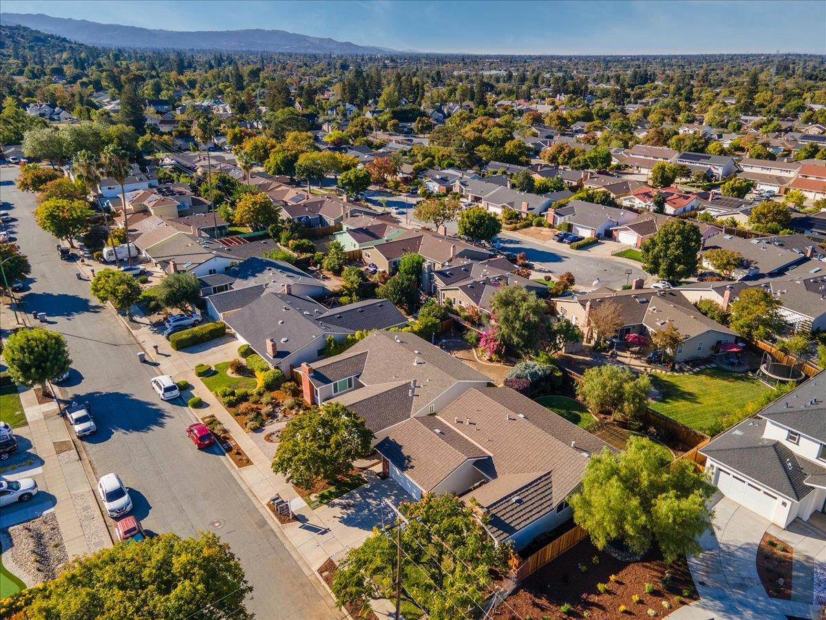 1683 Zinnia Lane