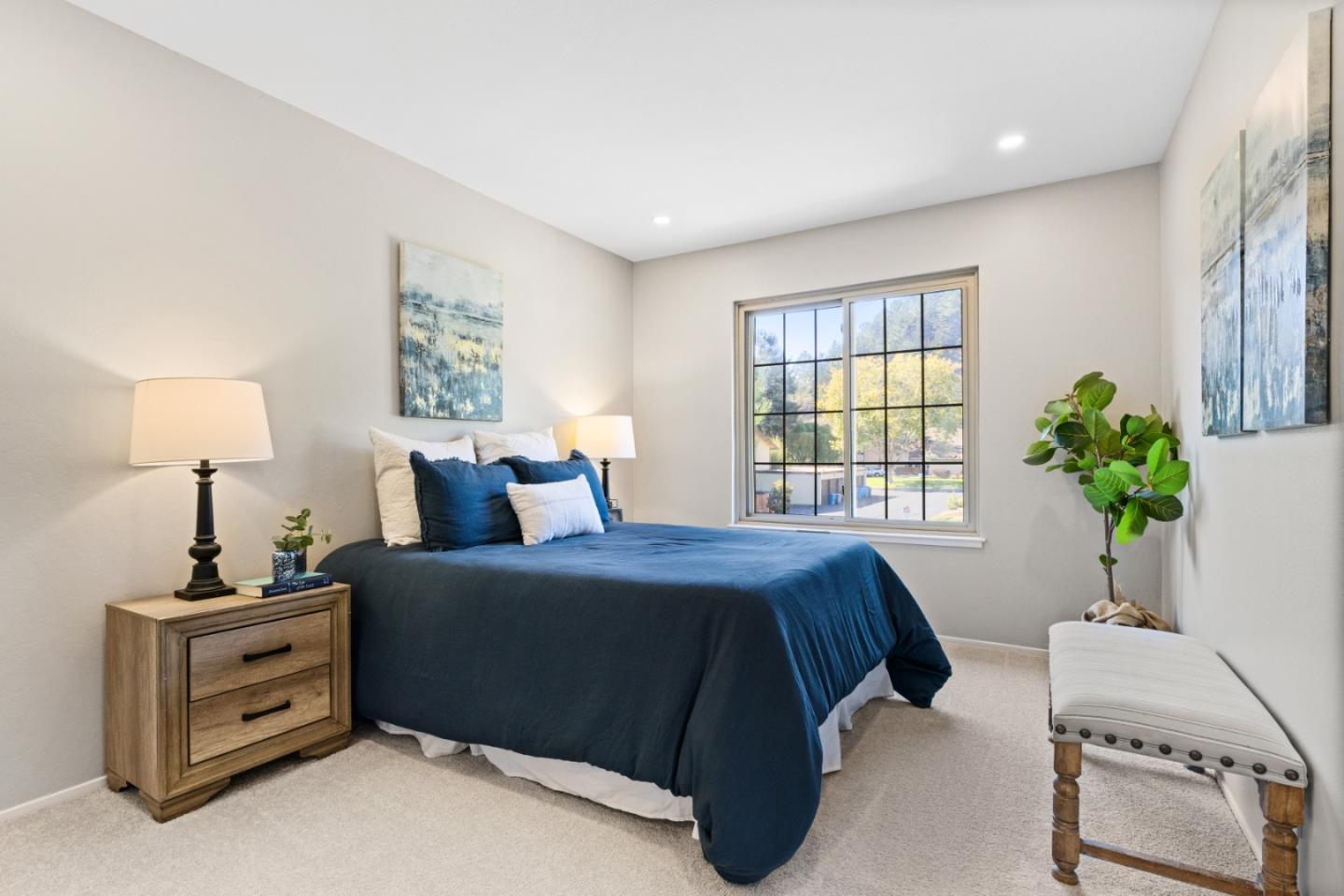 1136 Oddstad Boulevard