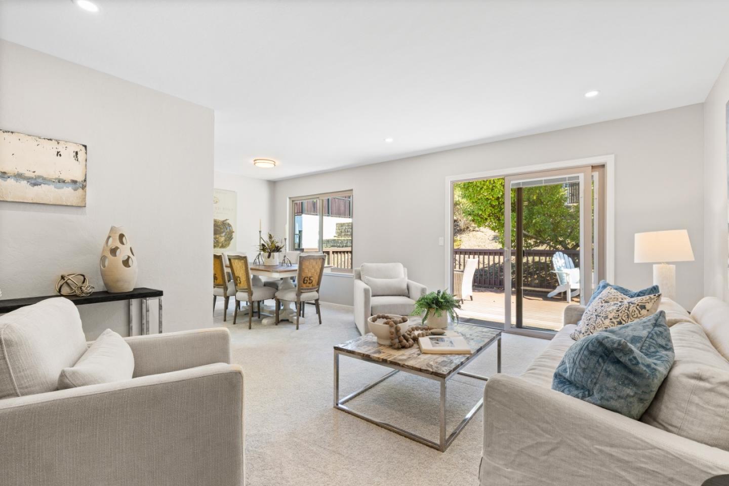 1136 Oddstad Boulevard