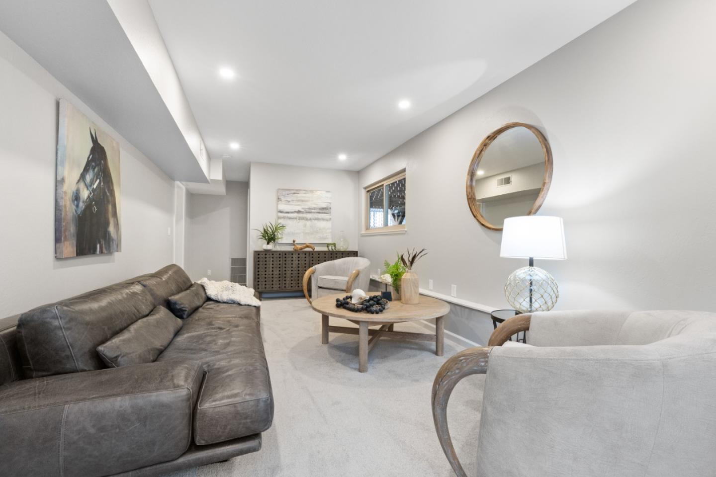 1136 Oddstad Boulevard