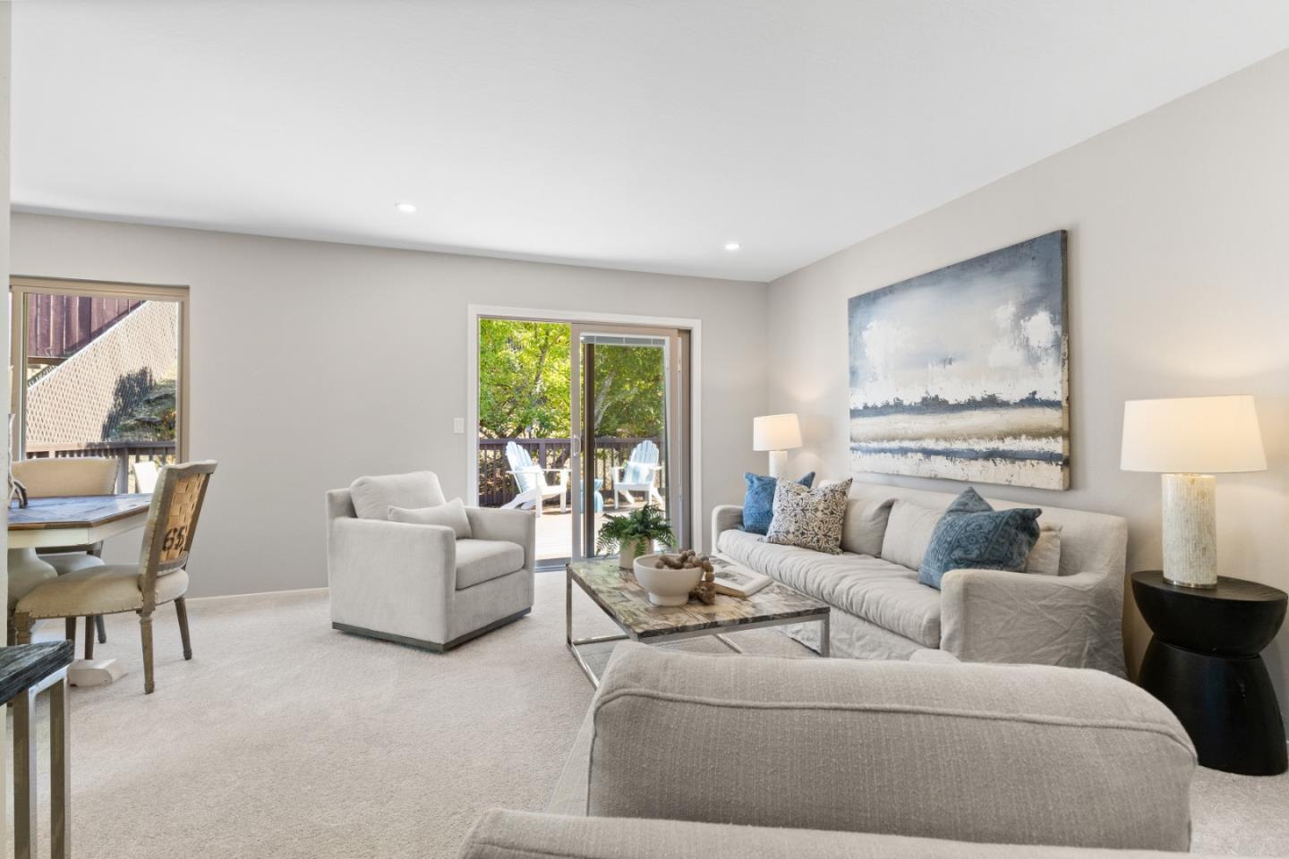 1136 Oddstad Boulevard