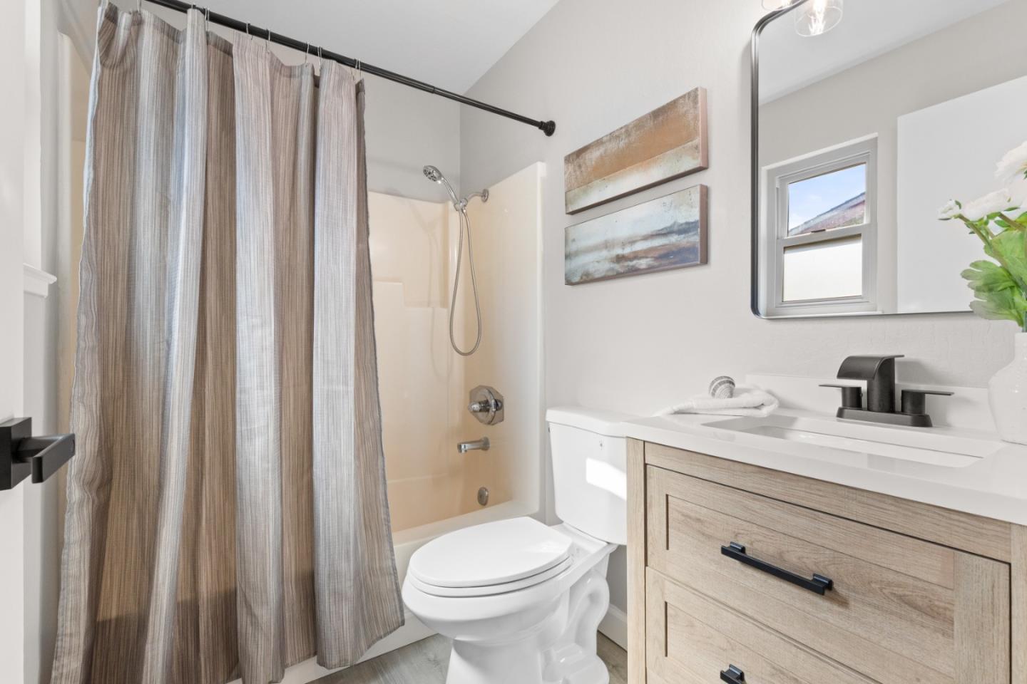 1136 Oddstad Boulevard