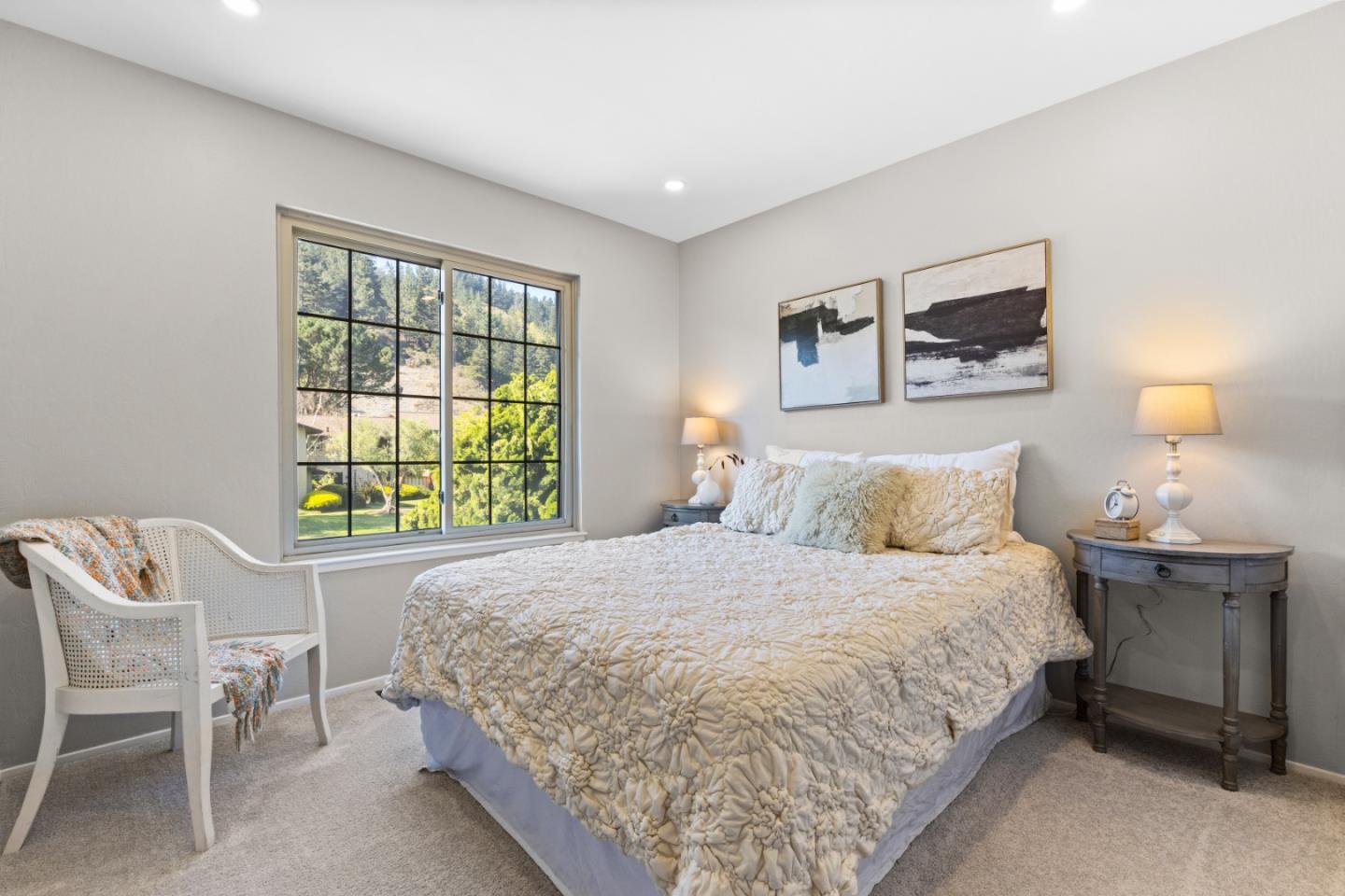 1136 Oddstad Boulevard