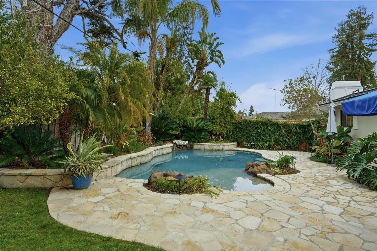 19095 Saratoga Glen Place