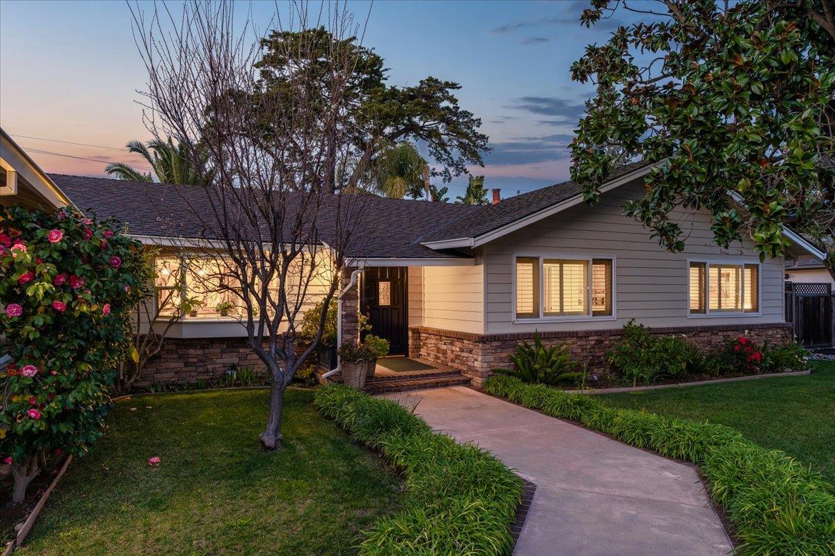 19095 Saratoga Glen Place