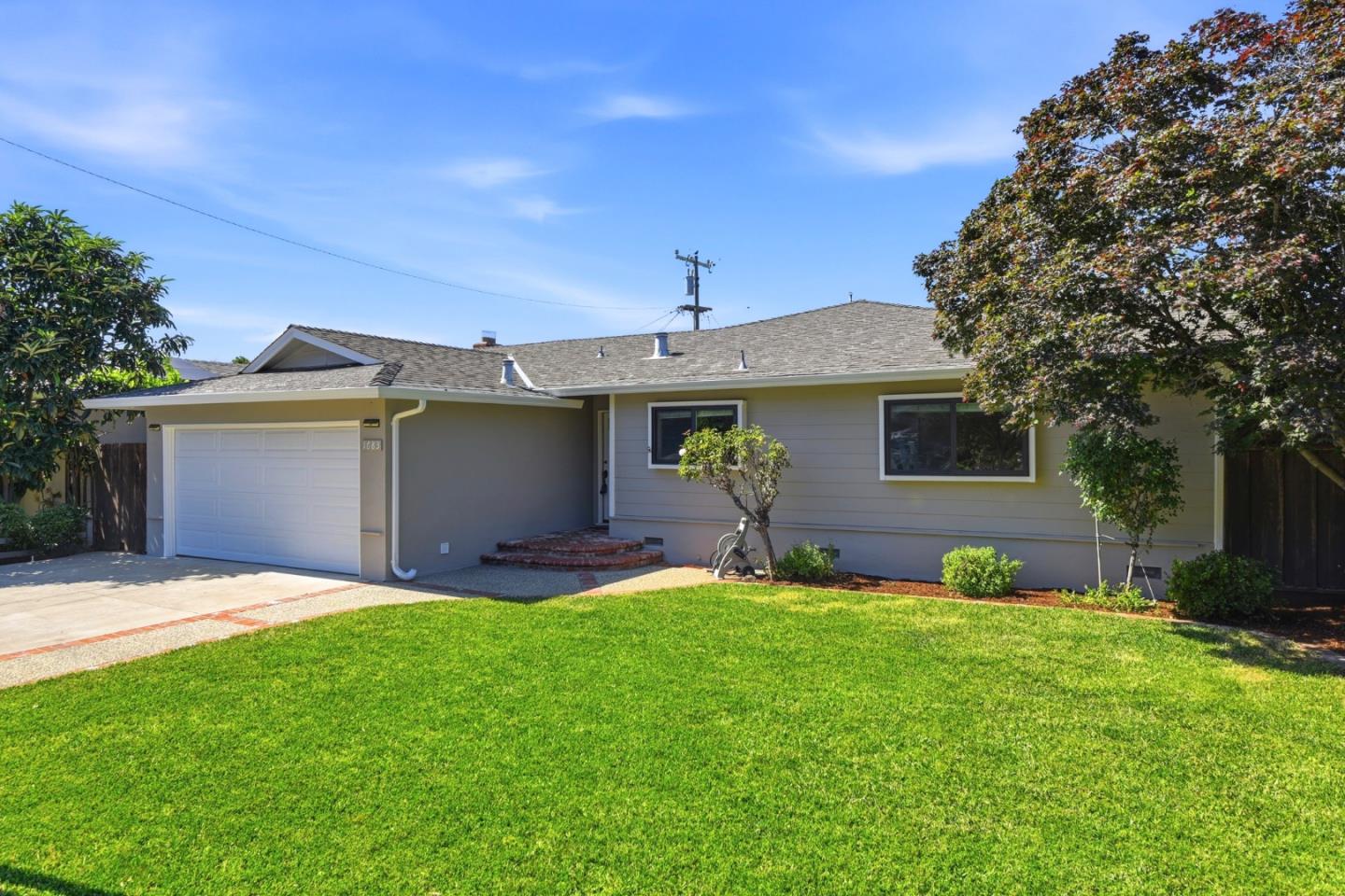 1683 Hyacinth Lane