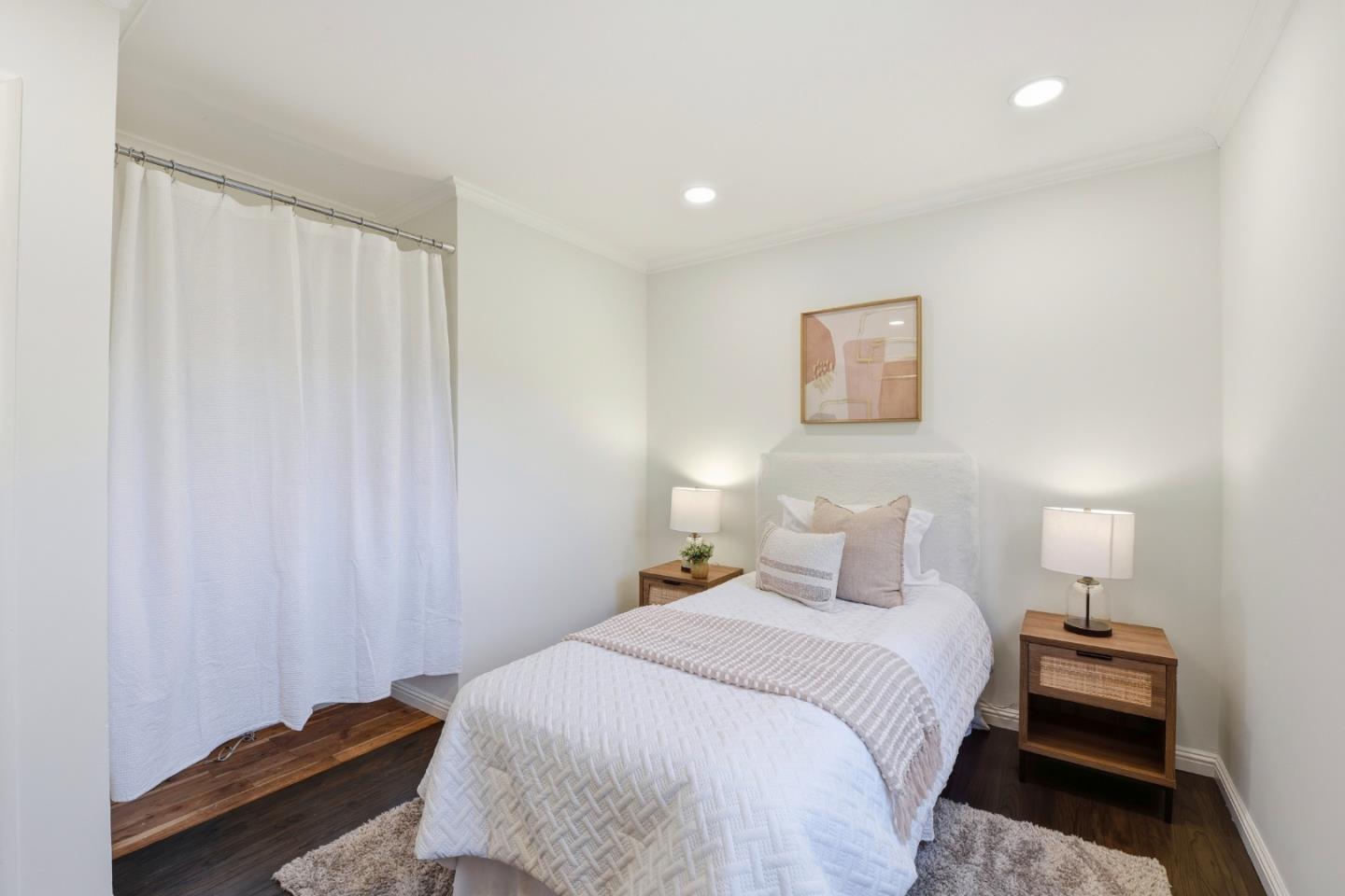 1683 Hyacinth Lane