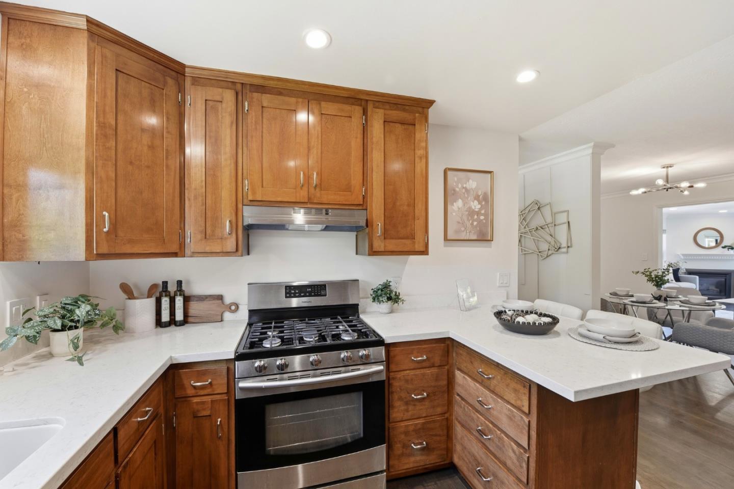 1683 Hyacinth Lane