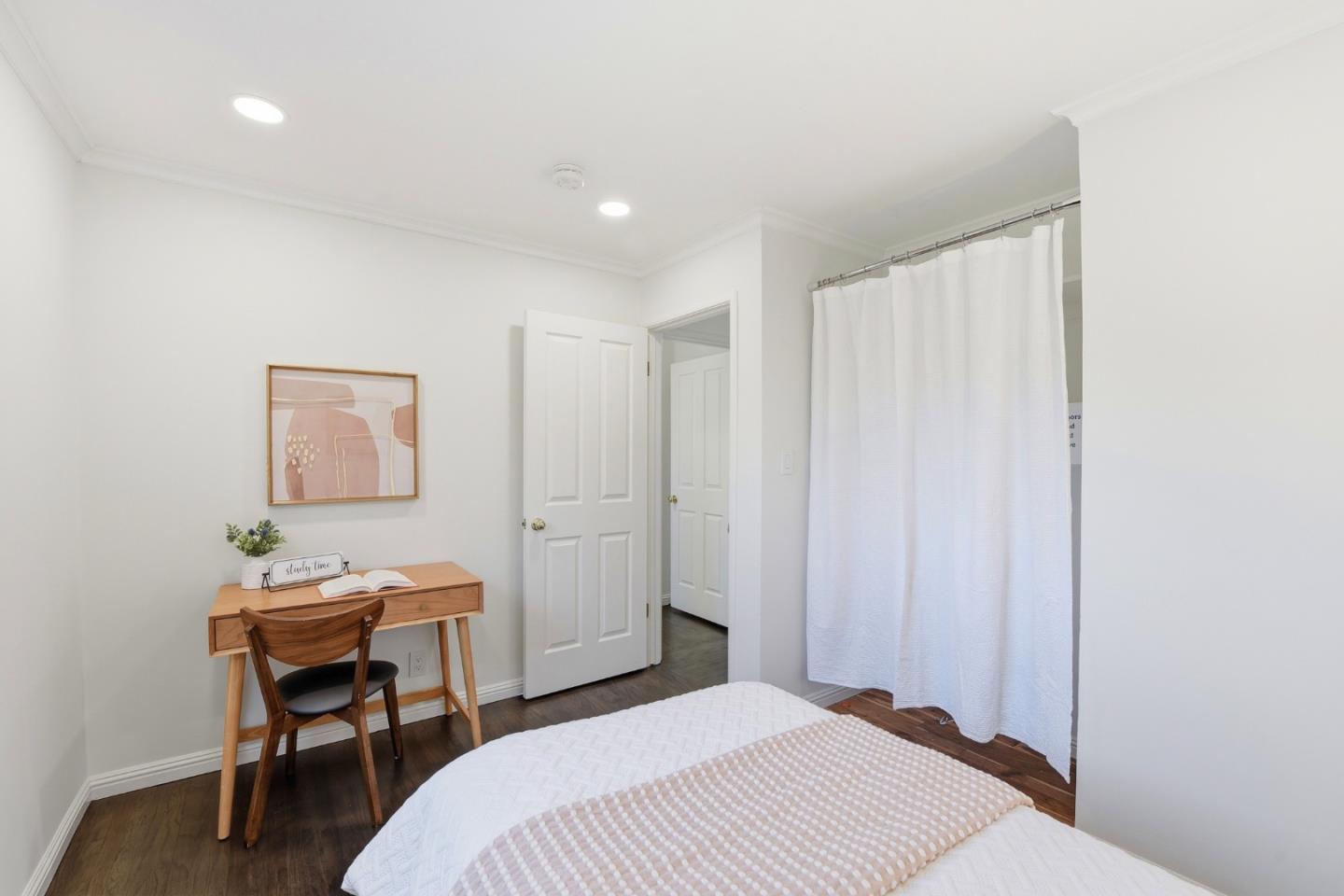 1683 Hyacinth Lane