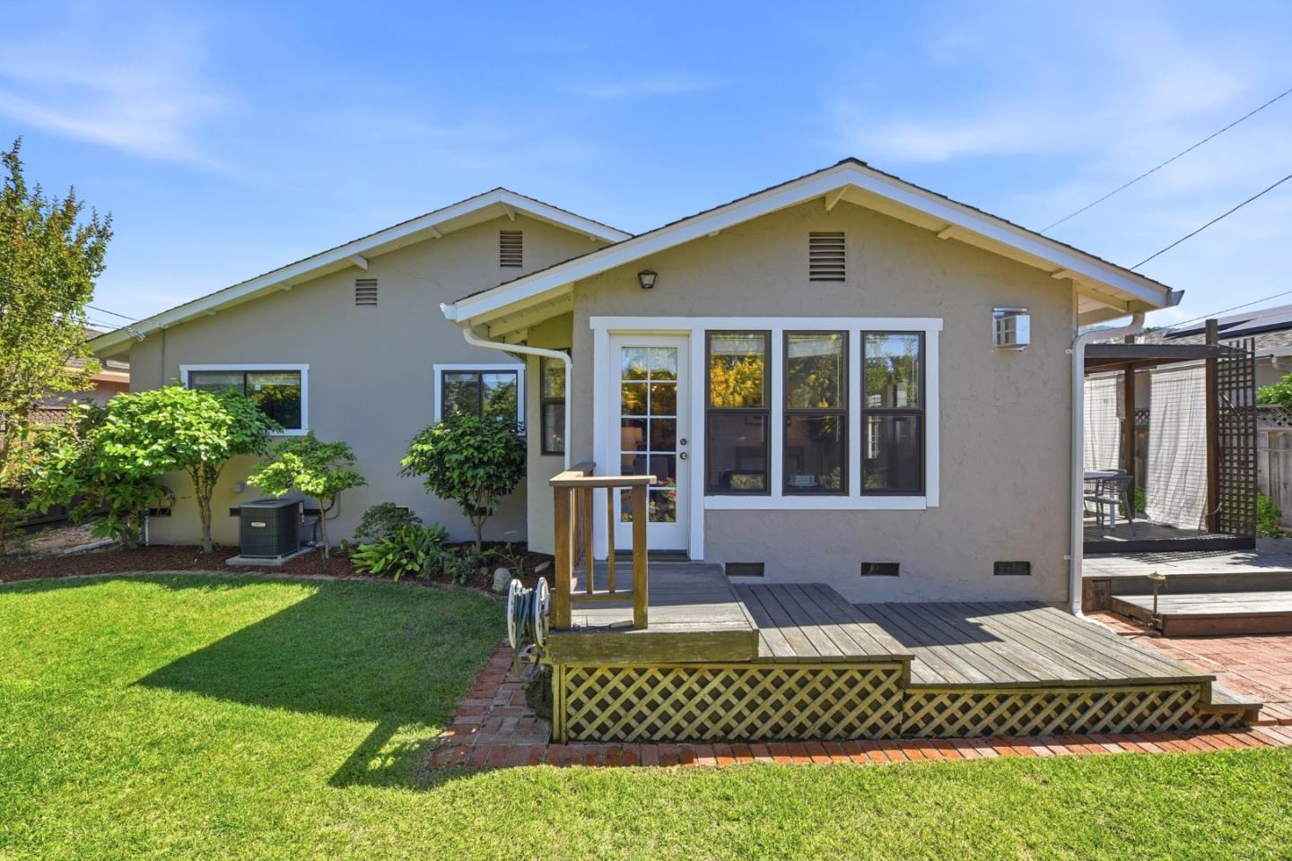 1683 Hyacinth Lane