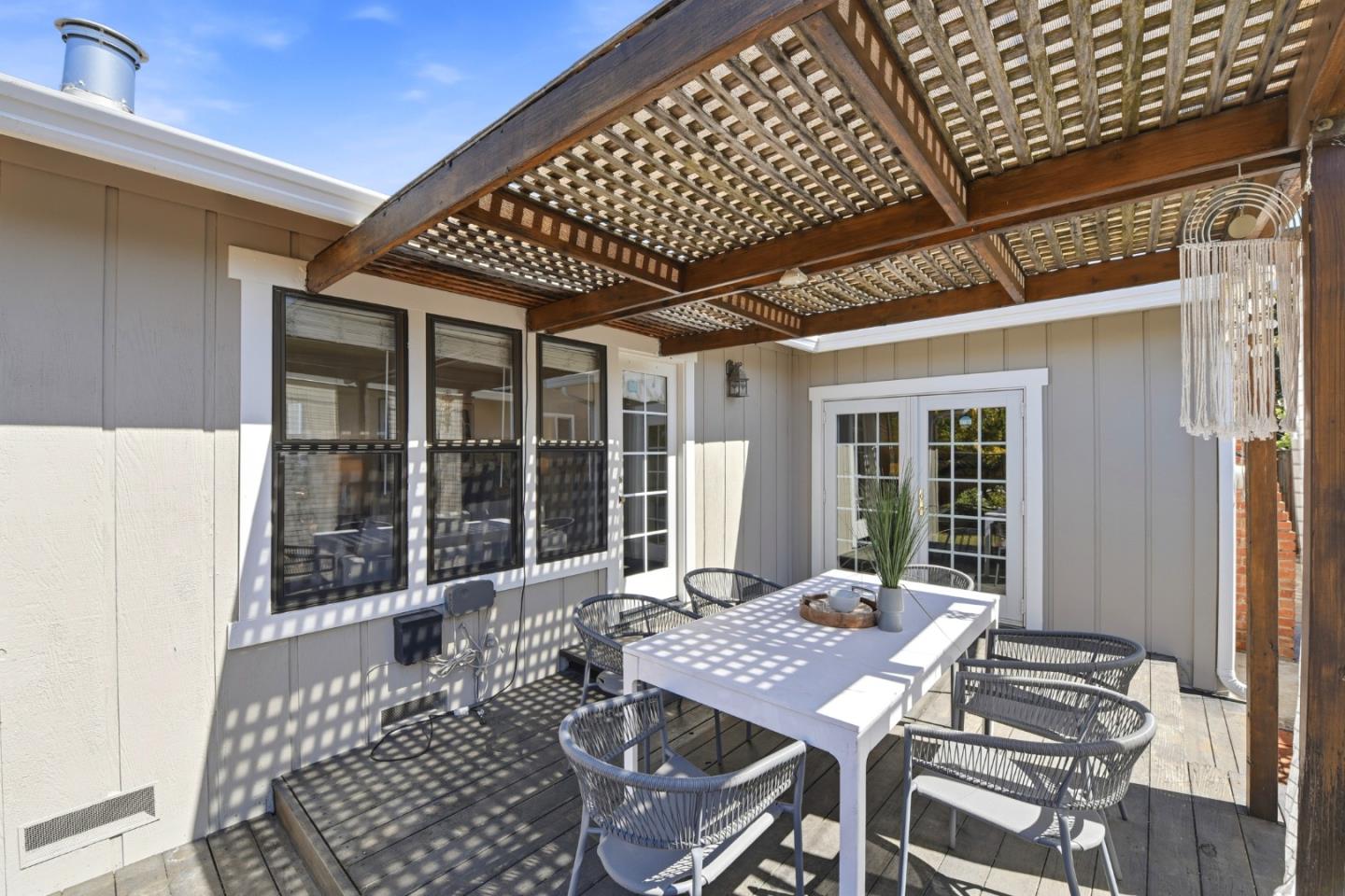 1683 Hyacinth Lane