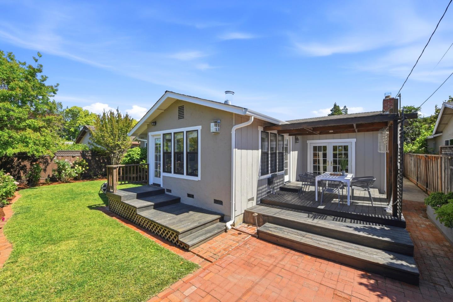 1683 Hyacinth Lane