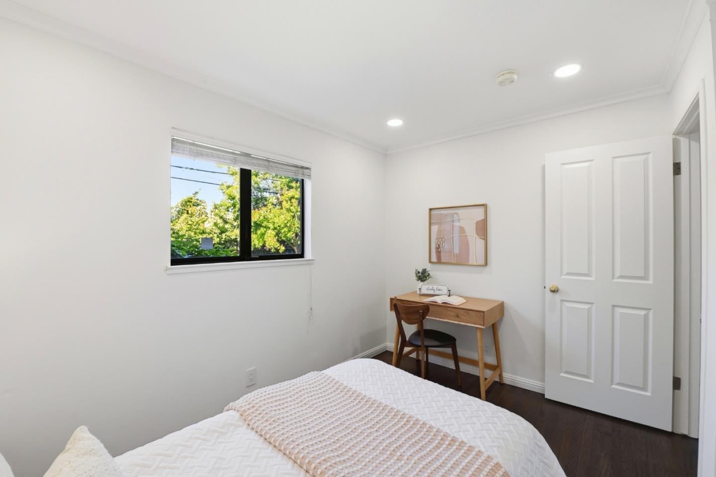 1683 Hyacinth Lane