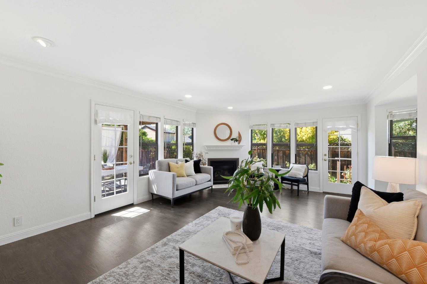 1683 Hyacinth Lane