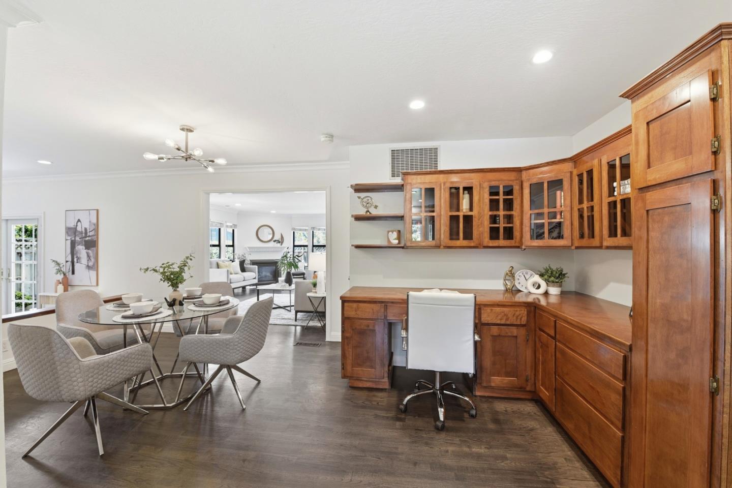 1683 Hyacinth Lane