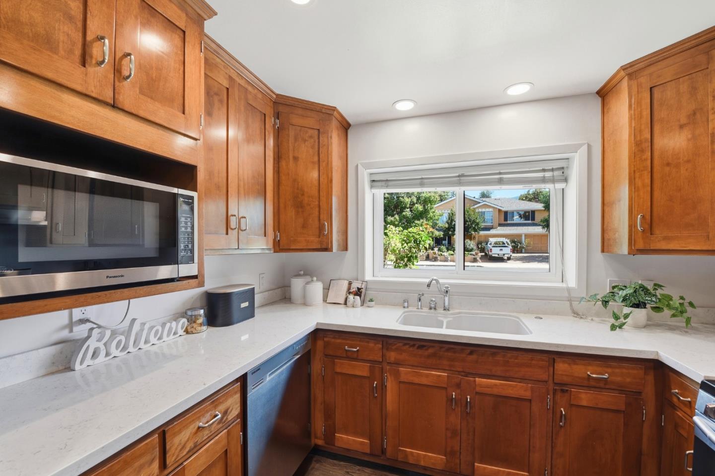 1683 Hyacinth Lane