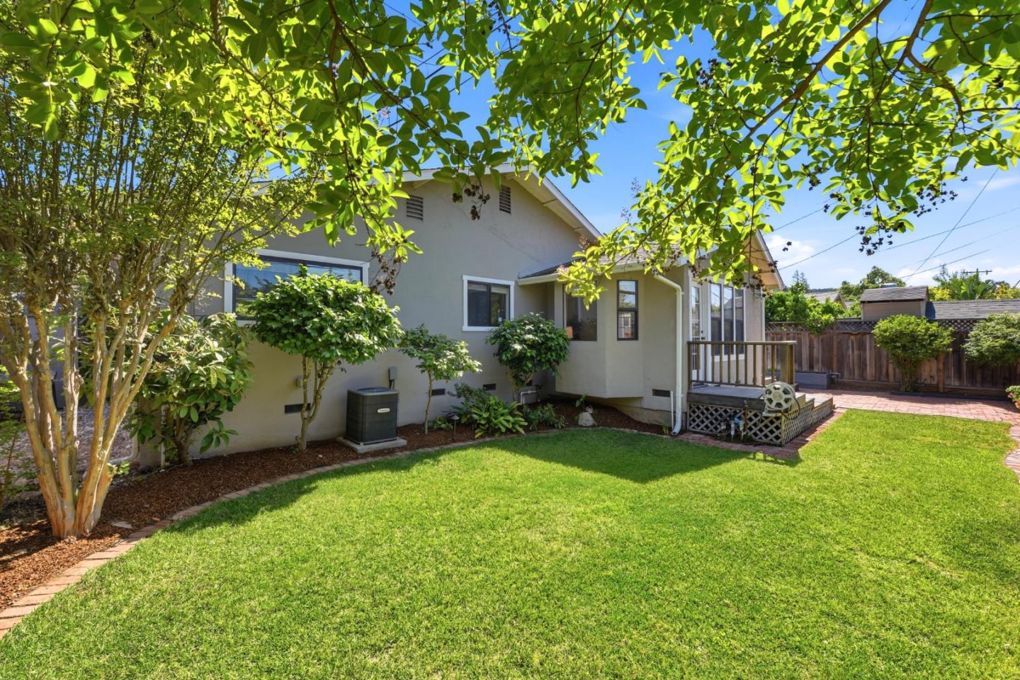 1683 Hyacinth Lane