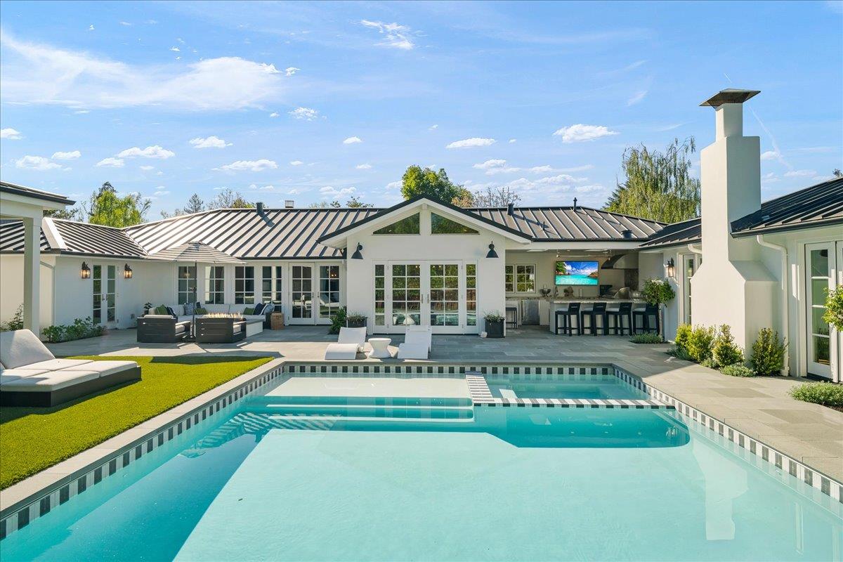 130 Longmeadow DR