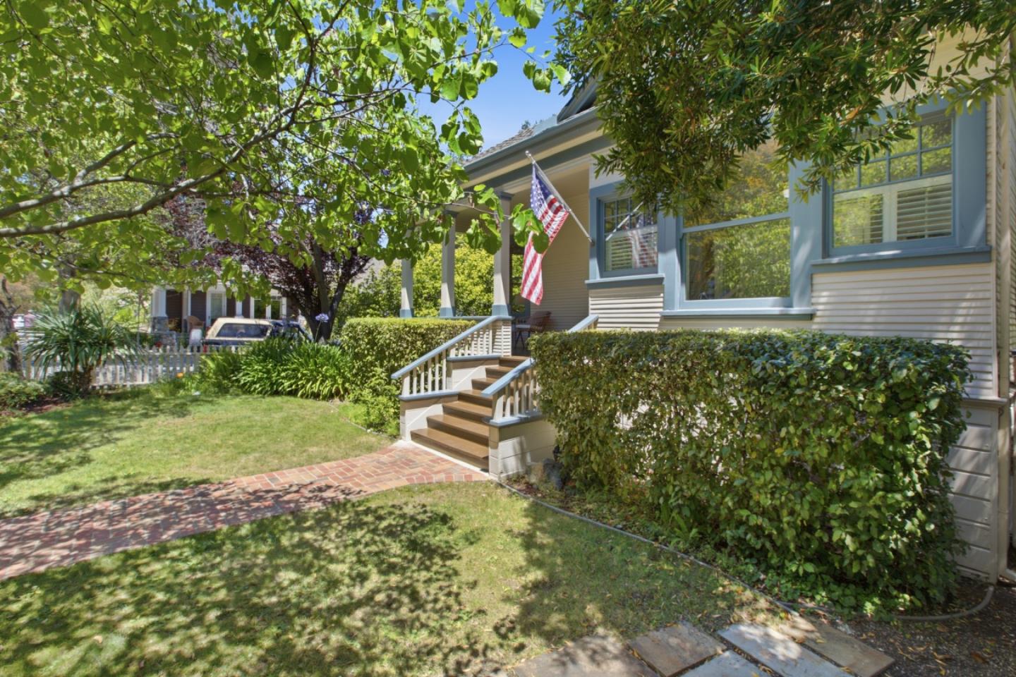156 Massol AVE