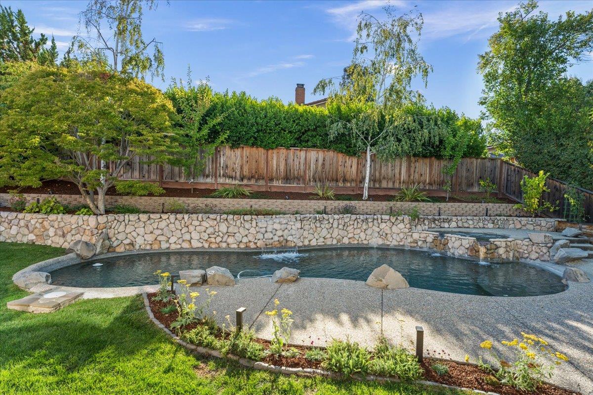 6519 Skyfarm DR