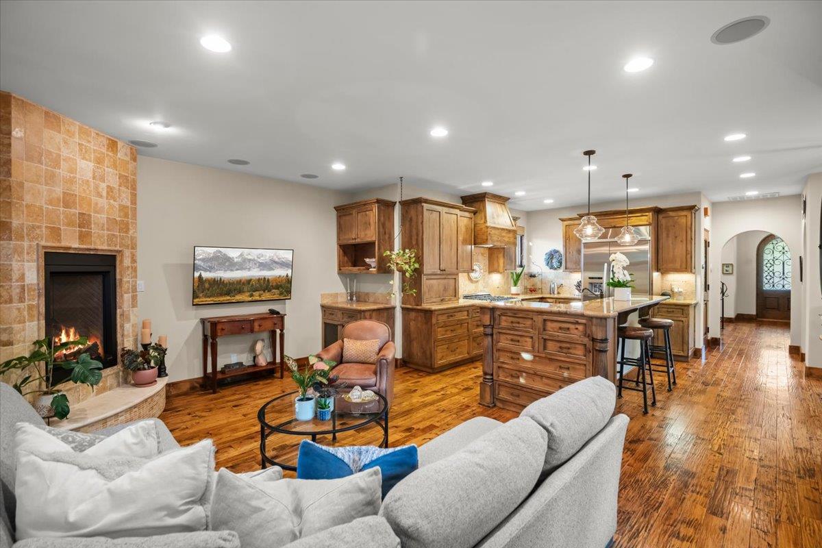 1197 Crescent DR