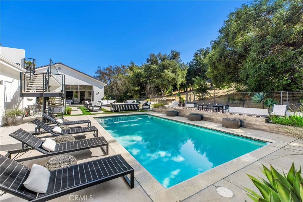 207 SADDLEBOW Road