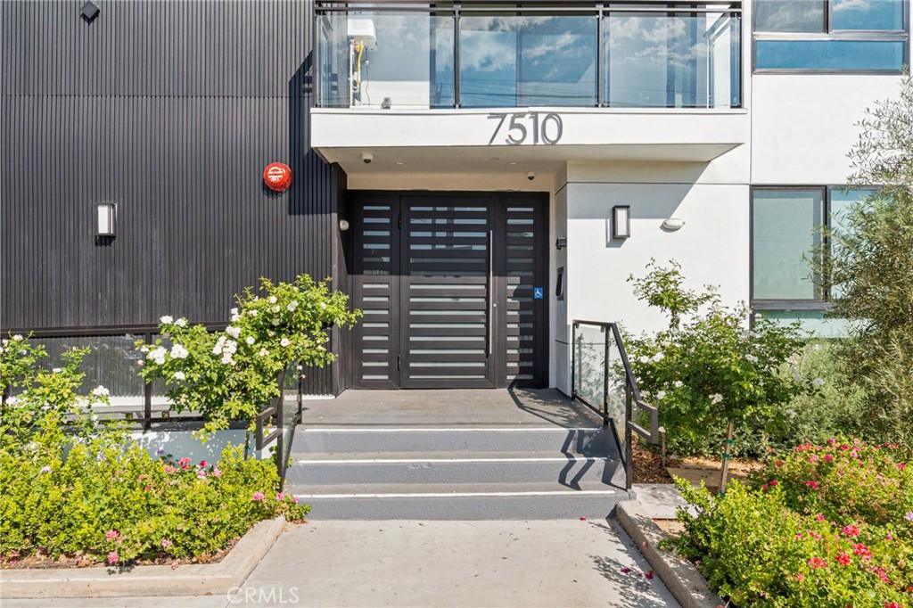 7510 Sepulveda Boulevard 102