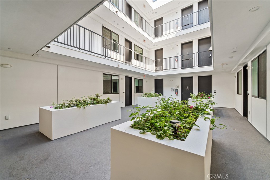 7510 Sepulveda Boulevard 102