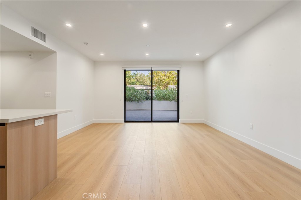 7510 Sepulveda Boulevard 102